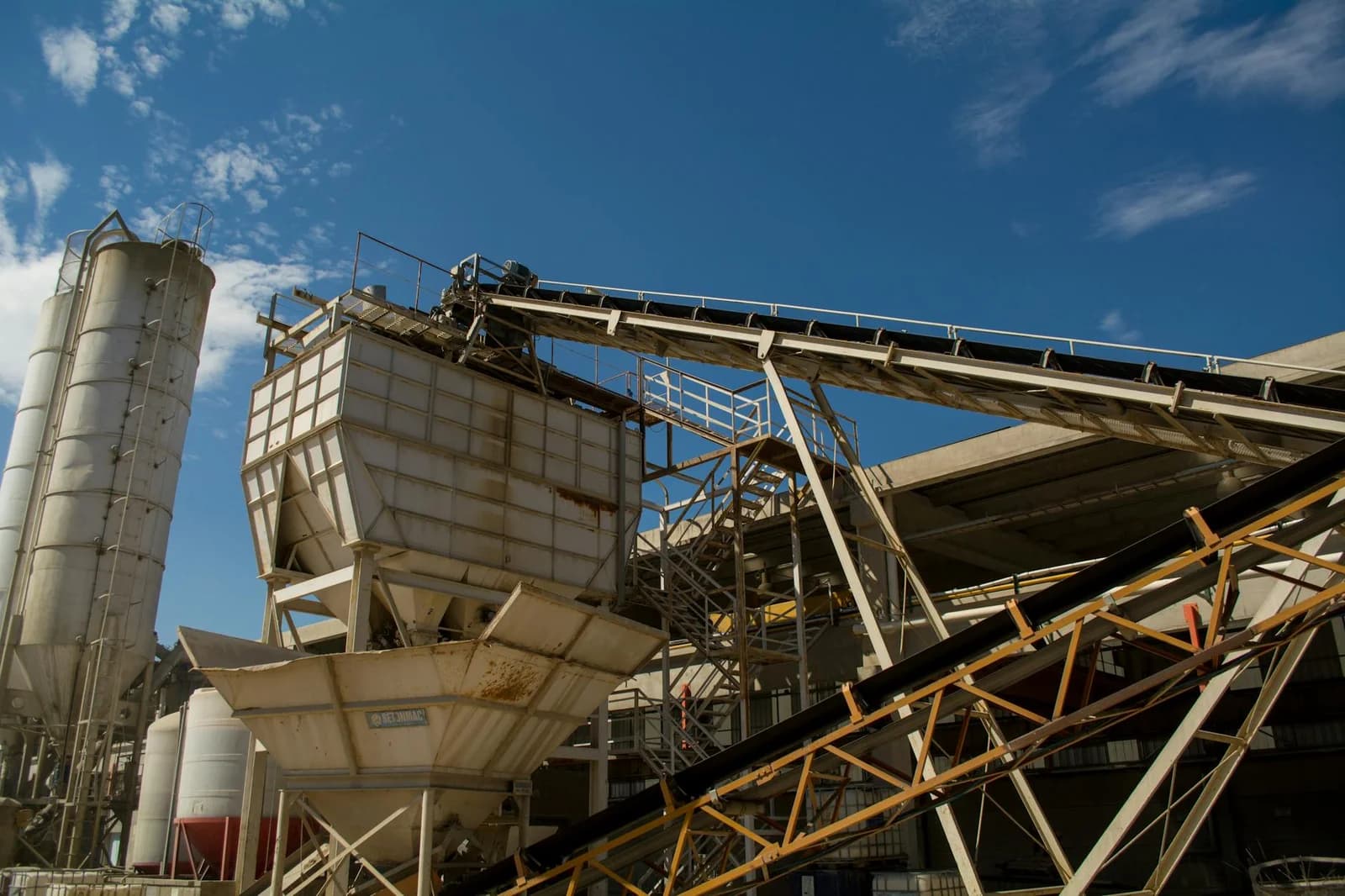 Saudi Refinery Halts Operations: Market Impact