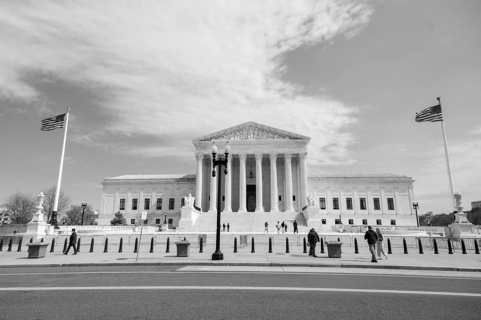 Supreme Court Strikes Down Trump's Tariff Power